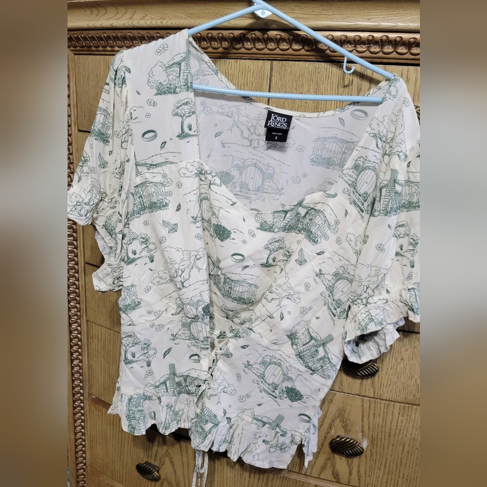Hot Topic Lord of the Rings Lace Up Blouse